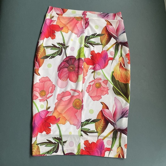 Carol Ginter. Set of two pieces.  Flower pattern. Good quality exclusive design - Picture 6 of 12